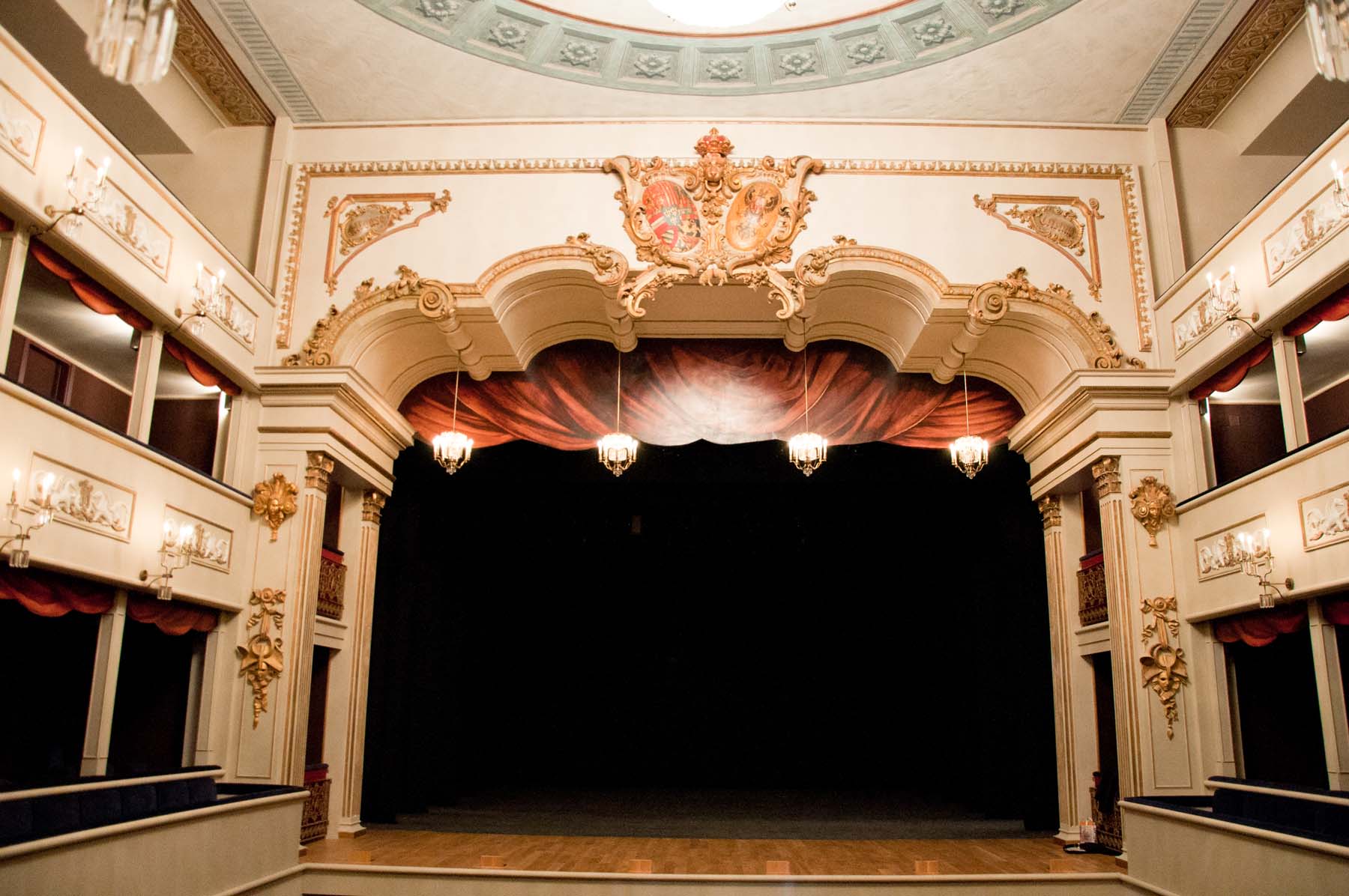 La sala hacia el escenario